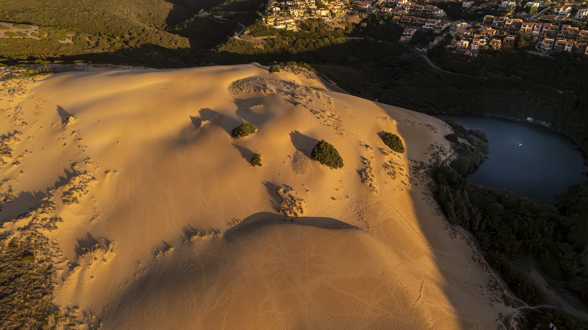 Vista sulla spiaggia di Torre dei Corsari e dune della Costa Verde